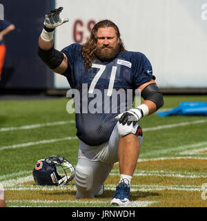 Chicago, Illinois, USA. 5th August, 2017. Chicago Bears #71 Josh Sitton stretches during training camp at Soldier Field in Chicago, IL. Credit: Cal Sport Media/Alamy Live News Stock Photo