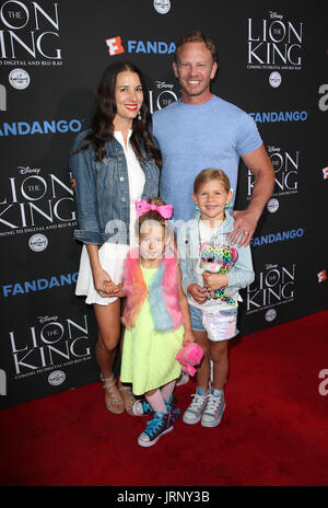 Los Angeles, Ca, USA. 05th Aug, 2017. Erin Kristine Ludwig, Ian Ziering, Penna Mae Ziering, Mia Loren Ziering, At 'The Lion King' Sing-Along Screening At The Greek Theatre In California on August 05, 2017. Credit: Fs/Media Punch/Alamy Live News Stock Photo