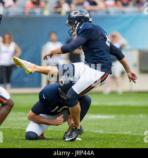 Chicago Bears center Cody Whitehair (65) huddles with teammates against the  New York Giants during an NFL football game Sunday, Oct. 2, 2022, in East  Rutherford, N.J. (AP Photo/Adam Hunger Stock Photo - Alamy