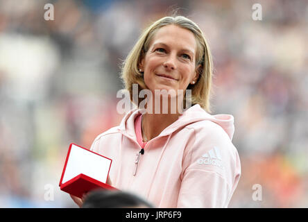 London, UK. 6th Aug, 2017. Former heptathlete Jennifer Oeser of Germany belatedly receives her silver medal in the heptathlon of 2011 at the IAAF World Championships at the Olympic Stadium in Athletics in London, UK, 6 August 2017. Oeser moved fromthird to second place after then-champion Tatyana Chernova of Russia was disqualified for doping. Photo: Rainer Jensen/dpa/Alamy Live News Stock Photo