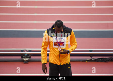 London, UK. 6th August 2017. IAAF World Championships.  Sunday. Usain Bolt at the 100m medal ceremony. Credit: Matthew Chattle/Alamy Live News Credit: Matthew Chattle/Alamy Live News Stock Photo