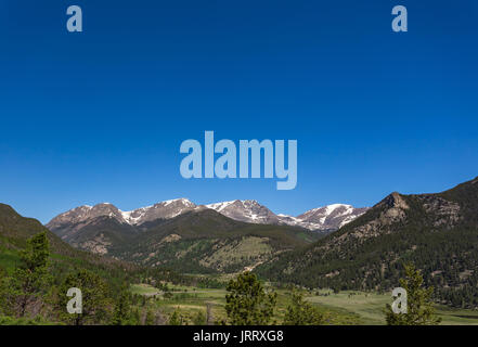 Trail Ridge Road is the name for a stretch of U.S. Highway 34 that traverses Rocky Mountain National Park from Estes Park, Colorado in the east to Gra Stock Photo