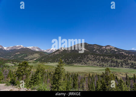 Trail Ridge Road is the name for a stretch of U.S. Highway 34 that traverses Rocky Mountain National Park from Estes Park, Colorado in the east to Gra Stock Photo