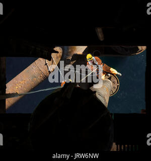 IRATA rope access technician climbing up a rope, on a north sea oil and gas installation. credit: LEE RAMSDEN / ALAMY Stock Photo