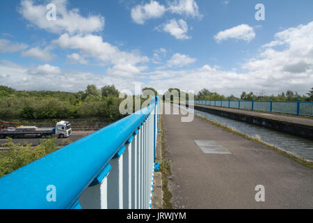 View of Ash Aqueduct on the Basingstoke Canal in Surrey, UK, with traffic on the dual carriageway below Stock Photo