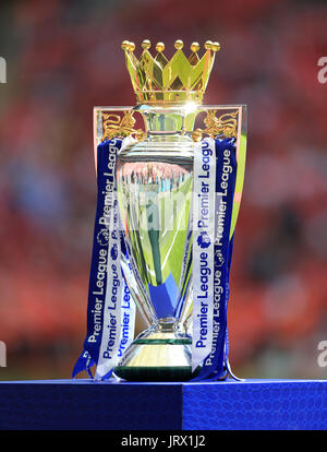 the-premier-league-trophy-