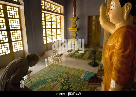 Buddhist monks woman praying inside the Dieu De Pagoda Hue, Vietnam Stock Photo