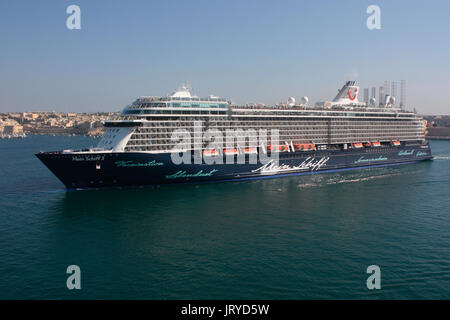 Mediterranean travel. The TUI Cruises cruise ship Mein Schiff 5 departing from Malta's Grand Harbour Stock Photo