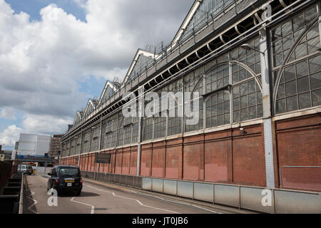 London, UK. 6th August, 2017. Control measures outside Waterloo station, Britain’s busiest station serving around 270,000 customers a day, during major upgrade works requiring the closure of ten platforms so as to enable four platforms to be extended for larger trains. The upgrade work is expected to be completed on 28th August. Credit: Mark Kerrison/Alamy Live News Stock Photo