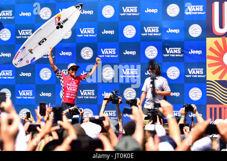 Huntington Beach, USA. 06 August, 2017. Kanoa Igarashi (USA) wins the 2017 VANS US Open of Surfing in his home town of Huntington Beach, CA. Credit: Benjamin Ginsberg/Alamy Live News. Stock Photo