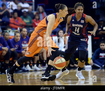 Washington, DC, USA. 6th Aug, 2017. 20170806 - Phoenix Mercury guard DIANA TAURASI (3) dribbles against Washington Mystics guard TIERRA RUFFIN-PRATT (14) in the first half at the Verizon Center in Washington. Credit: Chuck Myers/ZUMA Wire/Alamy Live News Stock Photo