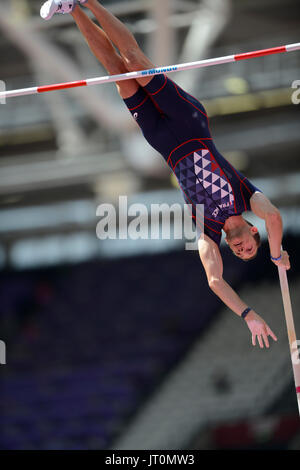 London, UK. 06th Aug, 2017. Renaud Lavillenie (France), world record holder in pole vault, clasifies to the finals of the IAAF World Championships London 2017 Credit: Mariano Garcia/Alamy Live News Stock Photo