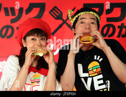 Tokyo, Japan. 7th Aug, 2017. Japanese actress Airi Taira (L) and comedian Koji Imada display McDonald's new burgers 'Roast Beef Burger' (L) and 'Beef Cutlet Burger' in Tokyo on Monday, August 7, 2017. McDonald's Japan will start a new campaign of 'Mac (Tokyo) vs McD (Osaka)' from August 9. Credit: Yoshio Tsunoda/AFLO/Alamy Live News Stock Photo