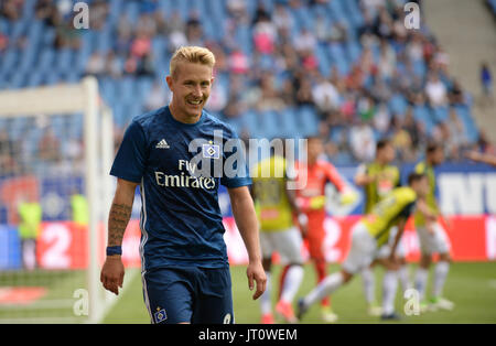 Hamburg, Germany. 06th Aug, 2017. Hamburg's Lewis Holtby stands on the pitch during the friendly match between Hamburger SV and Espanyol Barcelona in the Volkspark Stadium in Hamburg, Germany, 06 August 2017. Photo: Daniel Reinhardt/dpa/Alamy Live News Stock Photo