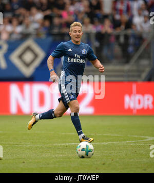 Hamburg, Germany. 06th Aug, 2017. Hamburg's Lewis Holtby in action during the friendly match between Hamburger SV and Espanyol Barcelona in the Volkspark Stadium in Hamburg, Germany, 06 August 2017. Photo: Daniel Reinhardt/dpa/Alamy Live News Stock Photo
