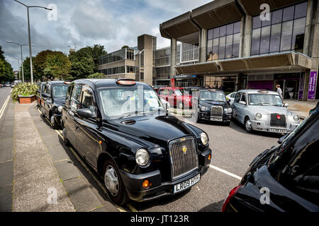 Brighton, UK. 07th Aug, 2017. London cab drivers came to Hove Town Hall today in a move inspired by the GMB trade union to force Uber into greater transparency. The union and the drivers feel that Uber has yet to explain adequately how it stays on the right side of the 'street-hailing' law. Credit: Andrew Hasson/Alamy Live News Stock Photo