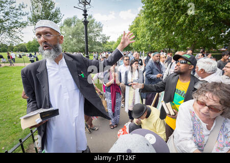 London, UK. 6th Aug, 2017. Preaching and debates at Speakers' Corner, the public speaking area north-east corner of Hyde Park Credit: Guy Corbishley/Alamy Live News Stock Photo