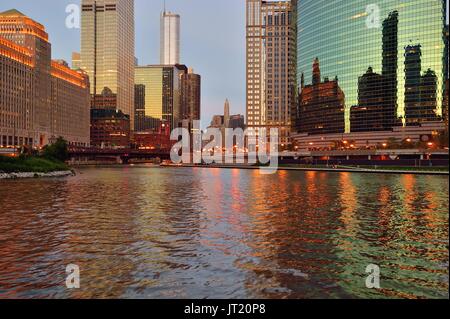 A view of the Main Bracch of the Chicago River as it heads east towards Lake Michigan as dusk and night descend upon Chicago, Illinois, USA. Stock Photo