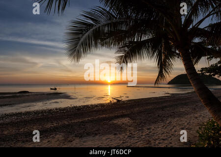 Palm tree silhouette during a colorful tropical sunset at Nathon beach, Laem Yai, Koh Samui, Thailand Stock Photo