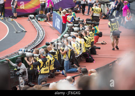 TV CAMERAS AND PRESS PHOTOGRAPHERS FILMING AND TAKING PHOTOS AT THE WORLD ATHLETIC CHAMPIONSHIP IN LONDON. Stock Photo
