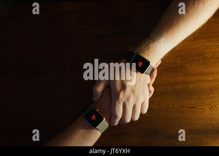 Smart watch for online couple