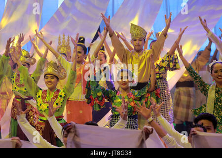 Manila, Philippines. 8th Aug, 2017. Dancers perform during the grand celebration of the 50th anniversary of the founding of the Association of Southeast Asian Nations (ASEAN) in Manila, the Philippines, Aug. 8, 2017. Credit: Rouelle Umali/Xinhua/Alamy Live News Stock Photo