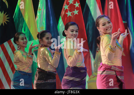 Manila, Philippines. 8th Aug, 2017. Dancers perform during the grand celebration of the 50th anniversary of the founding of the Association of Southeast Asian Nations (ASEAN) in Manila, the Philippines, Aug. 8, 2017. Credit: Rouelle Umali/Xinhua/Alamy Live News Stock Photo