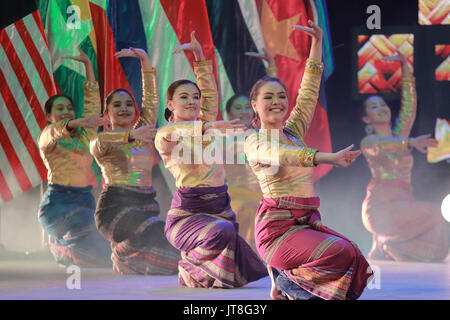 Manila, Philippines. 8th Aug, 2017. Dancers perform during the grand celebration of the 50th anniversary of the founding of the Association of Southeast Asian Nations (ASEAN) in Manila, the Philippines, Aug. 8, 2017. Credit: Rouelle Umali/Xinhua/Alamy Live News Stock Photo