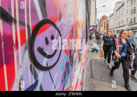 London, UK. 08th Aug, 2017. Graffiti on the outside of the Wardour St gallery - PichiAvo: In Gods We Trust – a new commission and exhibition at Unit London, Wardour Street, by Spanish artists PichiAvo. Both the exterior facade and interior walls of Unit London’s downstairs gallery are colour covered from head-to-foot by PichiAvo’s unique blend of graffiti and fine art styles. Credit: Guy Bell/Alamy Live News Stock Photo