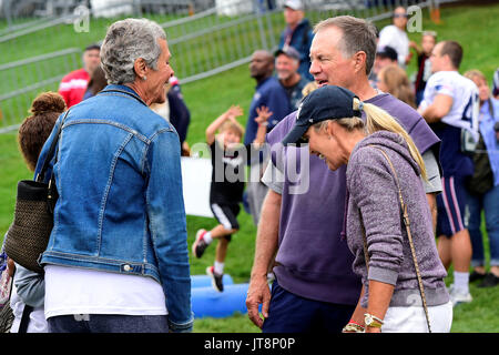 August 8, 2017: Galynn Patricia Brady mother of Patriots quarterback Tom  Brady greets friends and fa