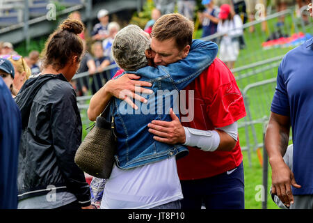 August 8, 2017: Galynn Patricia Brady mother of Patriots quarterback Tom  Brady greets friends and fa