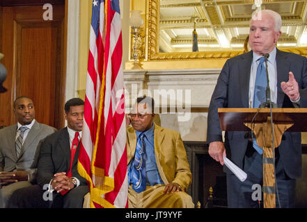 United States Senator John McCain (Republican of Arizona), right, makes remarks at a press conference to discuss the observational study on the brain health of active and retired professional fighters on Capitol Hill in Washington, DC on Tuesday, April 26, 2016.  The study, led by researchers from the Cleveland Clinic, is  designed to better identify, prevent and treat Chronic Traumatic Encephalopathy (CTE.)  From left to right: Phil Davis, former All American Wrestler & Bellator MMA fighter; former NFL running back and and mixed martial artist Herschel Walker; former World Heavyweight Champio Stock Photo