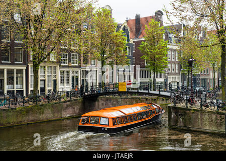 Canal boat passing under a bridge on Brouwersgracht, Amsterdam, Netherlands, Europe Stock Photo