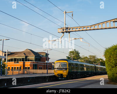 Overhead Power lines, Maidenhead Railway Station, Maidenhead, Berkshire, England, UK, GB. Stock Photo