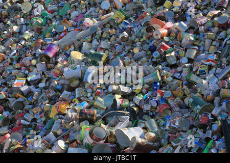 Waste industry, stock to the recycling, drinks cans, tin plate, Abfallwirtschaft, Lager zum Recycling, Getraenkedosen, Weissblech Stock Photo