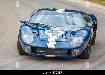 1966-ford-gt40-p1055-with-driver-gavin-henderson-at-the-2017-goodwood-jtc3ef.jpg