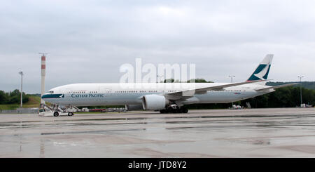 cathay-pacific-boeing-777-367-