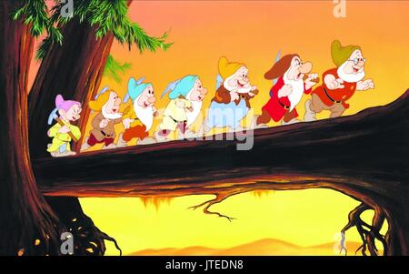 DOPEY, BASHFUL, SNEEZY, SLEEPY, HAPPY, GRUMPY, DOC, SNOW WHITE AND THE  SEVEN DWARFS, 1937 Stock Photo - Alamy