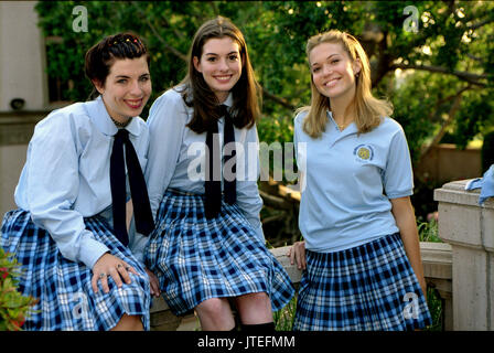 ANNE HATHAWAY & MANDY MOORE "PRINCESS DIARIES" FILM PREMIE HOLLYWOOD