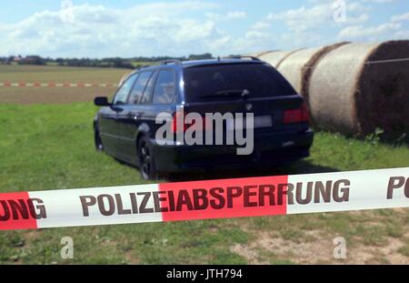 Saxony, Germany. 9th Aug, 2017. Police crime scene tape blocks access to a car in a field next to a bale of hay in Weistropp in the state of Saxony, Germany, 9 August 2017. Police in the area have apprehended a 43-year-old man suspected of ramming a police vehicle and firing a weapon at officers in Ullendorf near Meissen on the 5 August 2017. The suspect had previously been on the run. Photo: Tino Plunert/dpa-Zentralbild/dpa/Alamy Live News Stock Photo