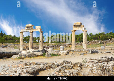 Ruins on ancient roman columns in acropolis Hierapolis, Pamukkale, Turkey Stock Photo