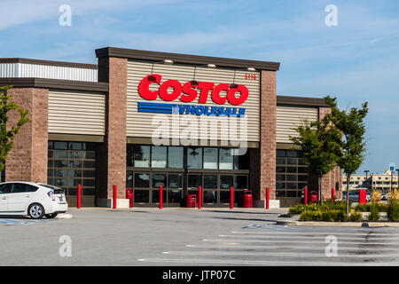 Ft. Wayne - Circa August 2017: Costco Wholesale Location. Costco Wholesale is a Multi-Billion Dollar Global Retailer IX Stock Photo