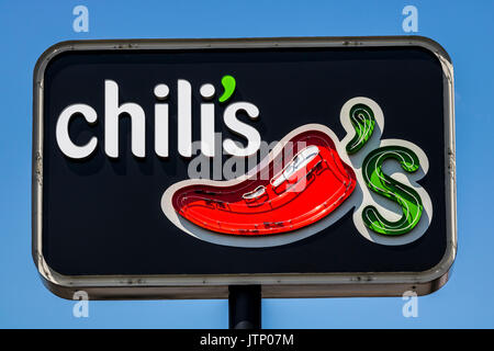 Ft. Wayne - Circa August 2017: Chili's Grill & Bar Casual Dining Restaurant. Chili's is known for its Baby Back Ribs VI Stock Photo