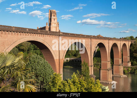 Viaduct of Castelviel over the Tarn in Albi, France. Stock Photo
