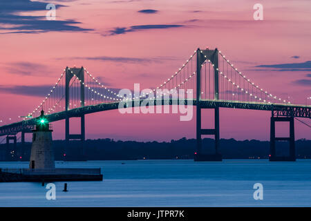 Goat Island Lighthouse and Claiborne Pell Bridge, Newport, Rhode Island Stock Photo