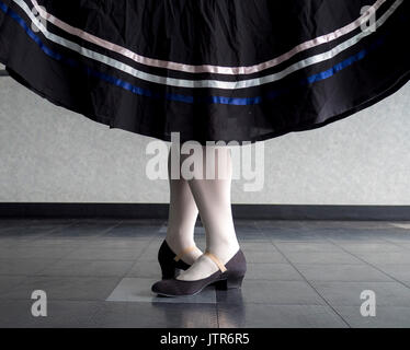 Character Ballet, fifth position with skirt held Stock Photo