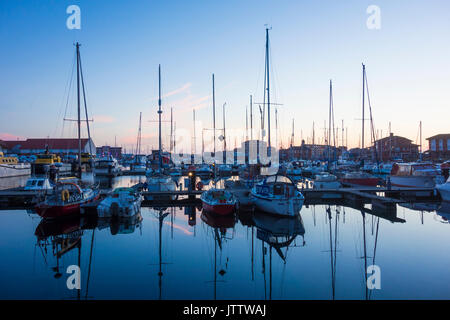 Hartlepool, County Durham, north east England, UK. 10th Aug, 2017. UK weather: Following the wet and windy weather of the past couple of days, the sun rises into a cloudless sky ove yachts in Hartlepool marina on a glorious Thursday on the north east coast. Credit: ALAN DAWSON/Alamy Live News Stock Photo