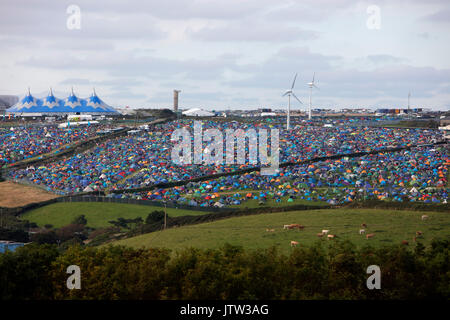 Newquay, Cornwall, UK. 10th Aug, 2017. A huge tent city emeges on the land near Newquay housing about 150,000 people attending the festival. Credit: Nicholas Burningham/Alamy Live News Stock Photo