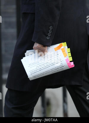 London, Mar 21, 2017. Jeremy Hunt MP Secretary of State for Health arrives for a cabinet meeting at 10 Downing street with his notes on show. Stock Photo