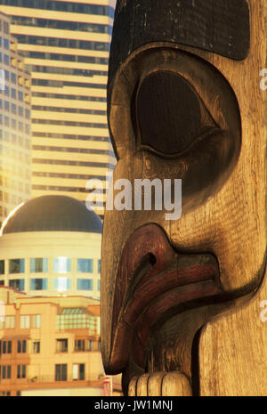 Totem pole with downtown, Victor Steinbrueck Park, Seattle, Washington ...